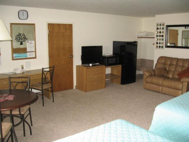 Little Bear Motel